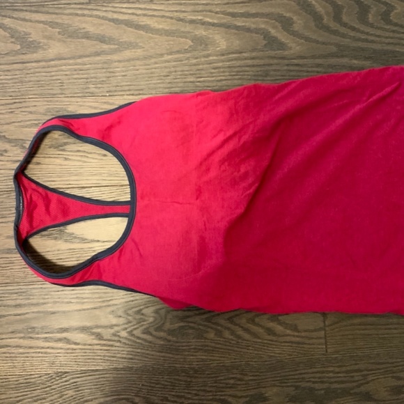 Lululemon size 4 workout tank - Picture 2 of 2